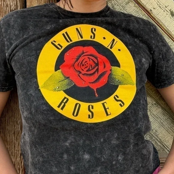 Authentic Vintage Inspired Guns n’ Roses Band Cropped Tee Shirt - Picture 2 of 6